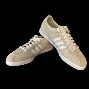 Adidas Courtset light green/white women’s sneakers. Size 10.